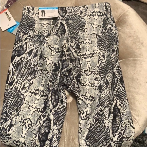 Marika black snake leggings, soft and they stay up - Picture 8 of 10